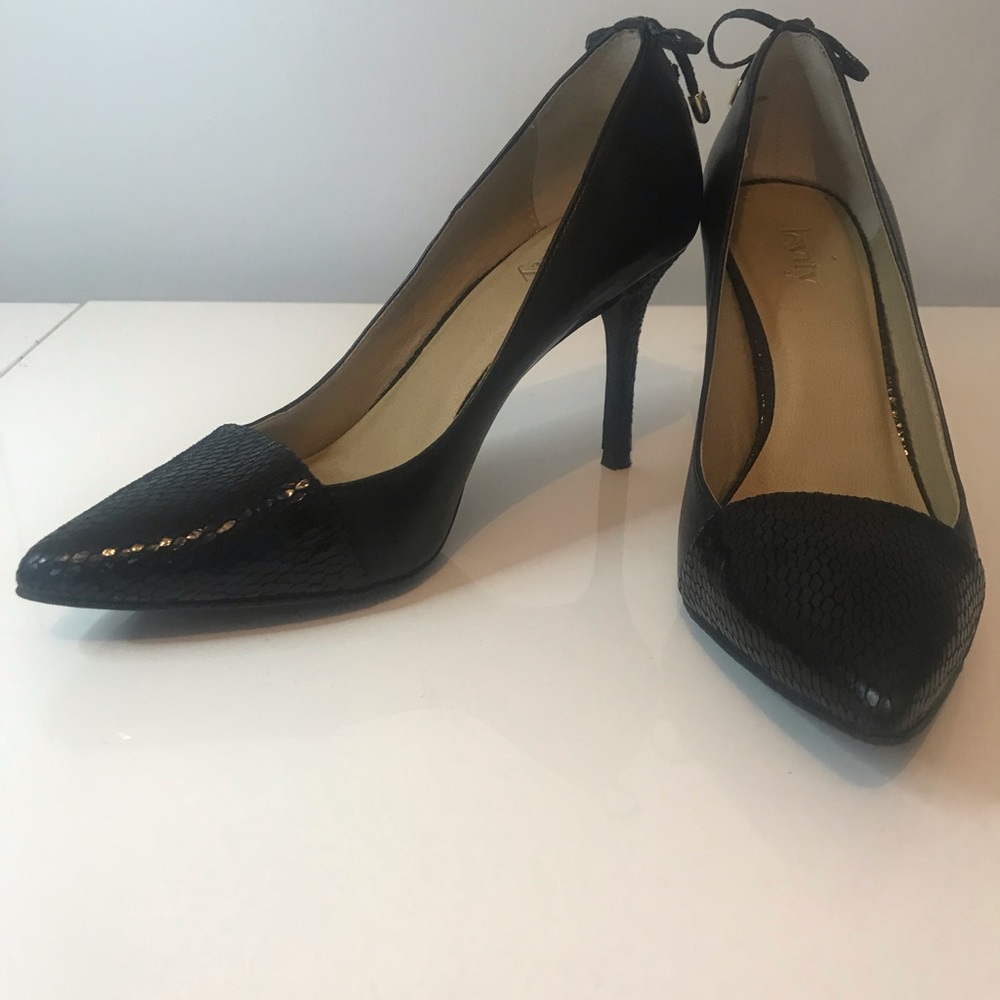 Levity Black Leather Dress Pump